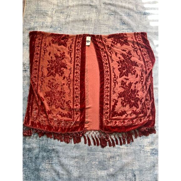 NWT! MTN GRL Wyoming Velvet Mesh Tapestry Tassel Kimono in Rust One Size - Picture 3 of 12